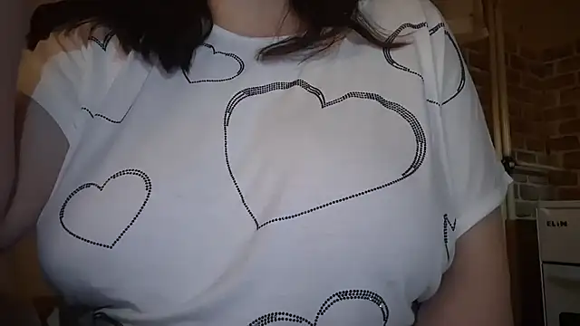 AalinnaK online show from December 15, 2025, 6:23 pm