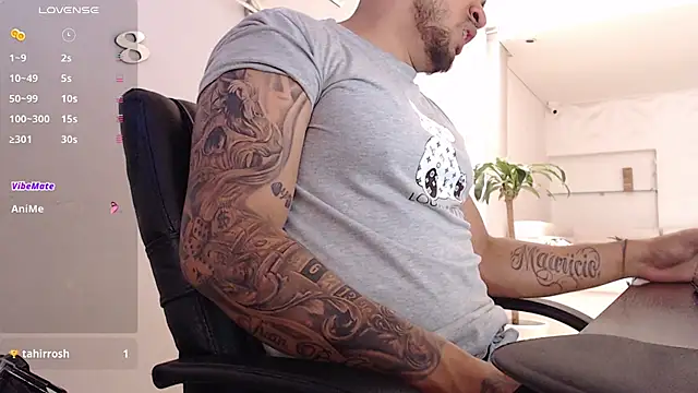 Snapshot of Aaron_Hunter_ chatting on March 15, 2025, 1:51 pm Aaron Hunter  online show from March 15, 2025, 1:51 pm