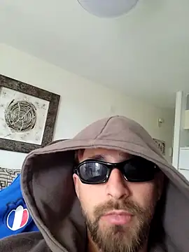 omarito100 online show from April 12, 2026, 7:46 am