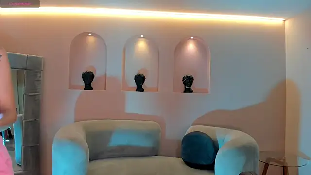 TaraLawrence online show from October 17, 2025, 3:31 am