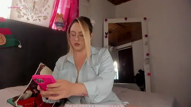 miss julietaa online show from November 12, 2025, 3:23 pm