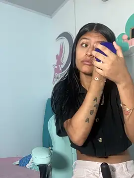  18 laura online show from November 22, 2025, 4:00 am