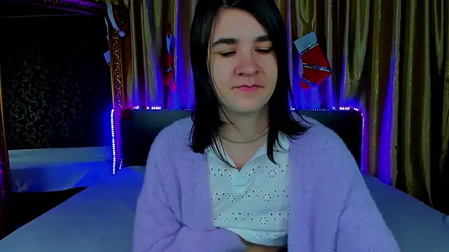  Polly Love  online show from December 22, 2025, 7:05 am