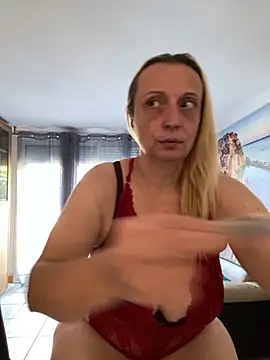 Snapshot of Melinastarr chatting on September 22, 2025, 9:44 am Melinastarr online show from September 22, 2025, 9:44 am