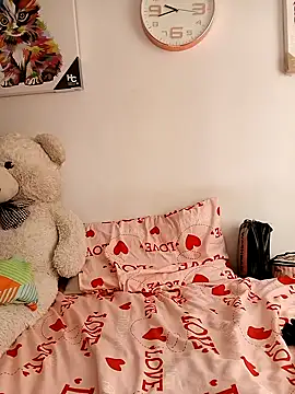 KimPielCanela online show from February 20, 2025, 2:24 pm