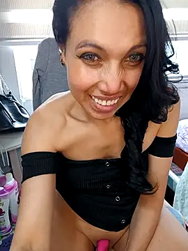 KimPielCanela online show from September 20, 2025, 8:21 pm