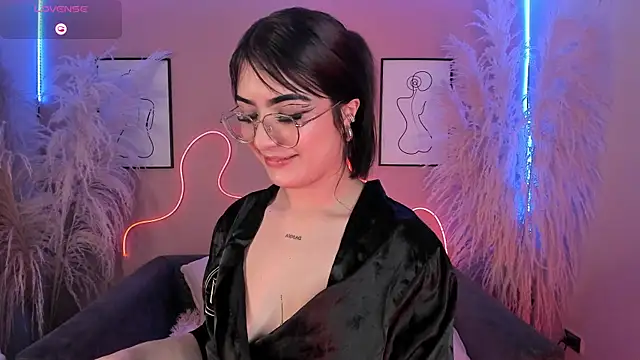 Snapshot of Megan_mooree_ chatting on December 29, 2024, 5:12 pm Megan mooree online show from December 29, 2024, 5:12 pm