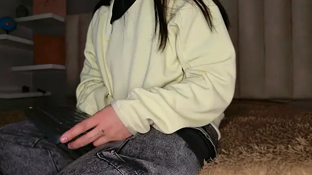 Megan mooree  online show from March 16, 2026, 12:42 pm