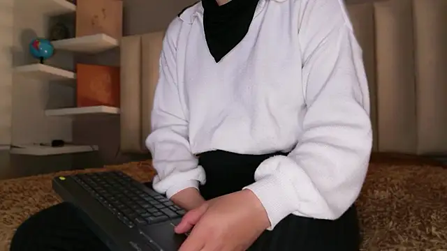 Megan mooree  online show from March 25, 2026, 12:55 pm