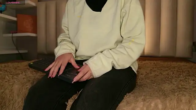 Megan mooree  online show from April 18, 2026, 12:09 pm