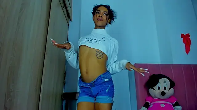 Snapshot of bloom444 chatting on December 17, 2024, 10:01 am bloom444 online show from December 17, 2024, 10:01 am