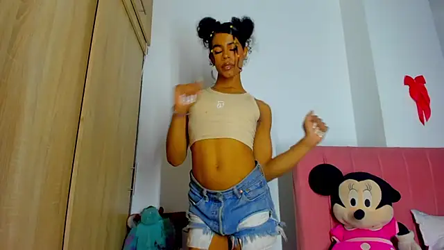 Snapshot of bloom444 chatting on December 19, 2024, 10:13 am bloom444 online show from December 19, 2024, 10:13 am