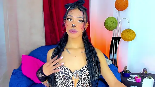 Snapshot of bloom444 chatting on October 14, 2025, 11:38 pm bloom444 online show from October 14, 2025, 11:38 pm