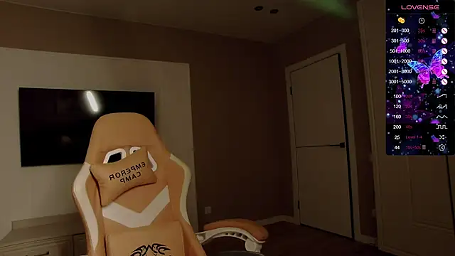 Snapshot of Holly_Molii chatting on December 3, 2025, 2:08 am Holly Molii online show from December 3, 2025, 2:08 am