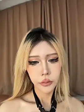 idwenwen666 online show from June 14, 2026, 2:19 pm