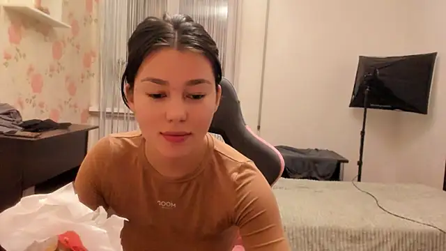 LunaXmii online show from December 8, 2024, 1:35 am