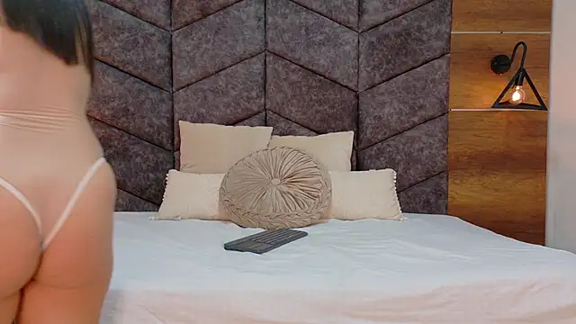 JaylaScott   online show from December 5, 2025, 11:41 am