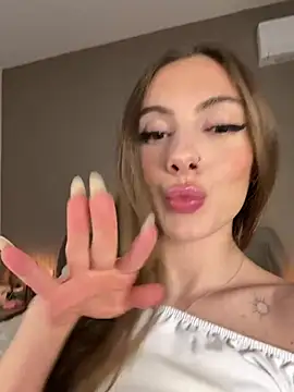 Snapshot of FrancescaNappi chatting on February 3, 2025, 8:35 pm FrancescaNappi online show from February 3, 2025, 8:35 pm