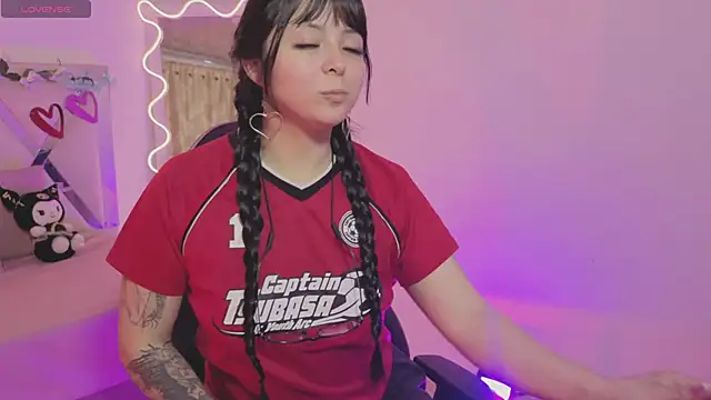 hina tay online show from November 29, 2025, 3:20 am