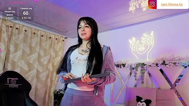 hina tay online show from March 9, 2026, 3:21 am