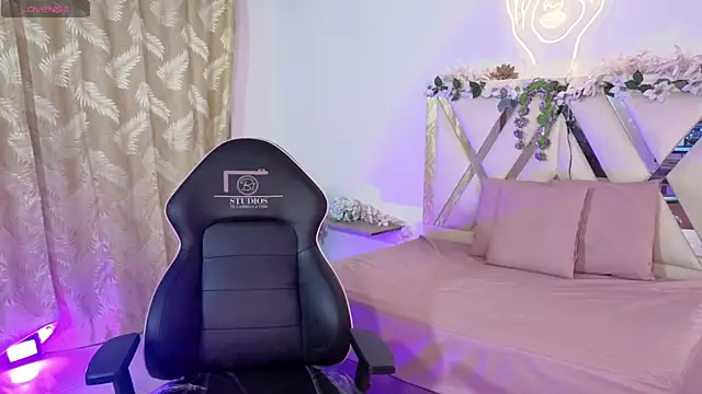 hina tay online show from March 15, 2026, 3:23 am