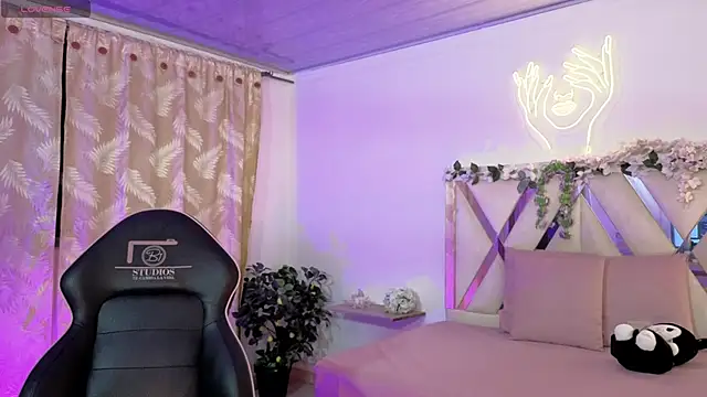 hina tay online show from April 9, 2026, 3:28 am