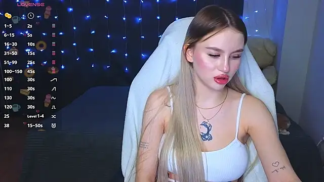 Snapshot of doll_barbieee chatting on February 17, 2026, 11:40 am doll barbieee online show from February 17, 2026, 11:40 am