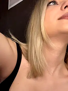 Alisa Rise online show from November 18, 2025, 10:31 am