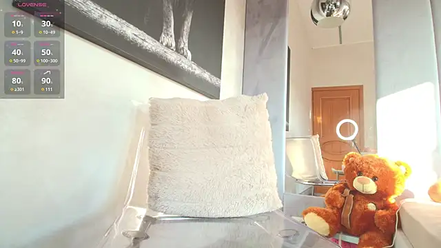 Mia  Milan online show from February 11, 2025, 6:51 am