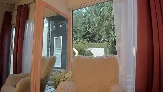 Mia  Milan online show from October 10, 2025, 6:34 am