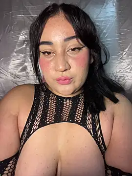 alexxaa96 online show from November 18, 2025, 2:06 am