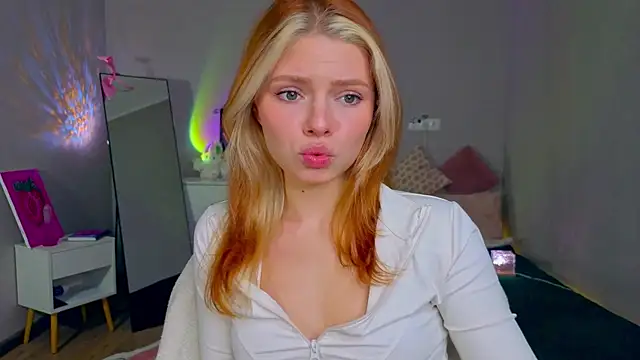 Red  Candy online show from November 16, 2025, 12:00 pm