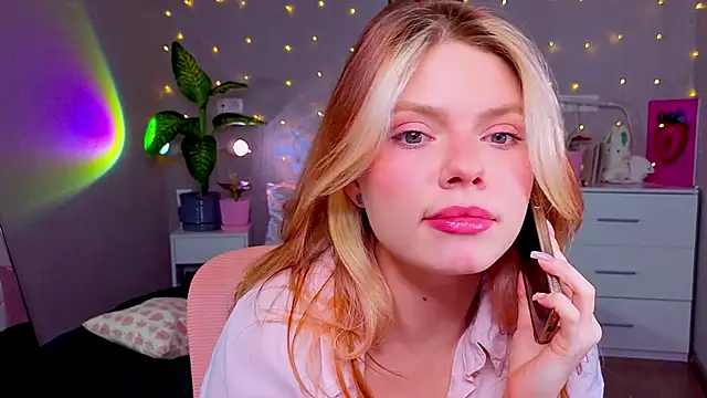 Red  Candy online show from April 16, 2026, 5:14 pm