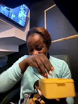 BrianaBrownn online show from October 14, 2025, 12:06 pm