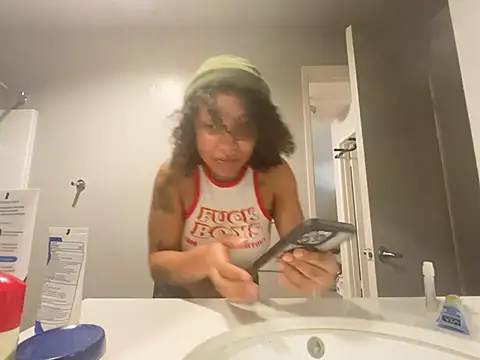 Snapshot of GoddessNih chatting on December 13, 2024, 6:31 am GoddessNih online show from December 13, 2024, 6:31 am