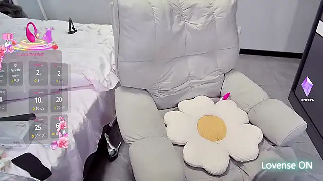 Feifei-cn online show from October 12, 2025, 2:49 pm