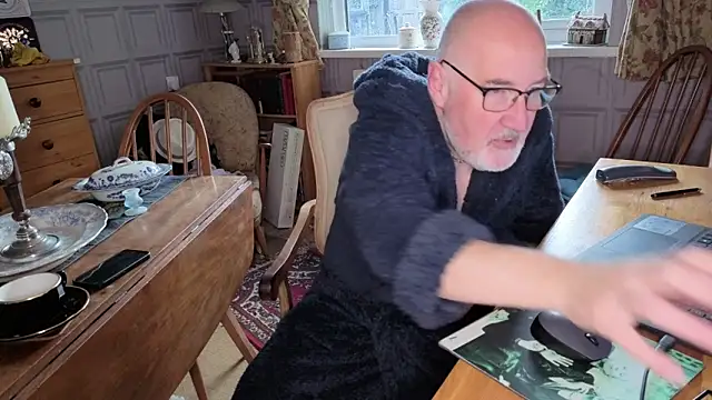 Snapshot of Adamdaddybear chatting on October 27, 2025, 7:34 am Adamdaddybear online show from October 27, 2025, 7:34 am