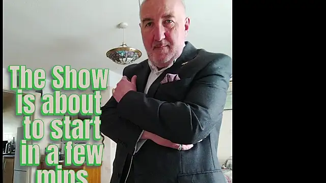 Snapshot of Adamdaddybear chatting on October 31, 2025, 7:09 am Adamdaddybear online show from October 31, 2025, 7:09 am