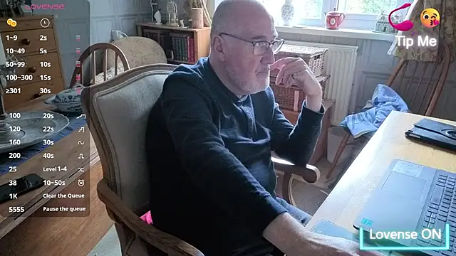 Snapshot of Adamdaddybear chatting on November 13, 2025, 3:00 pm Adamdaddybear online show from November 13, 2025, 3:00 pm