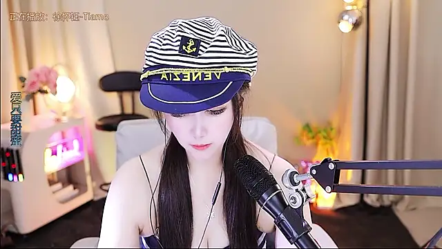 xiaoya666--baby online show from December 19, 2025, 4:03 pm