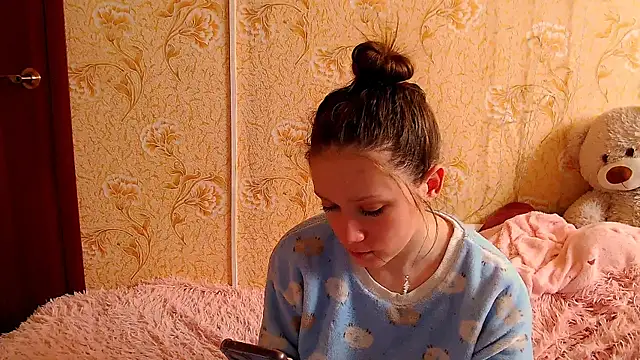 fluffy kitty  online show from March 6, 2026, 8:44 am