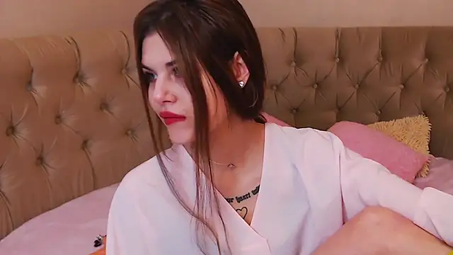 evelonel online show from November 15, 2025, 7:21 pm