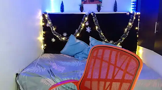 Miapeyton online show from December 10, 2024, 8:27 pm