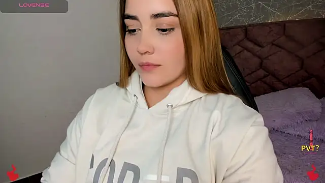 Lucia star   online show from December 9, 2024, 11:34 pm