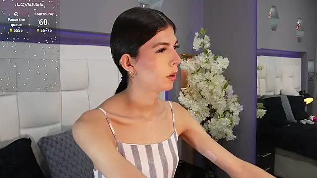 CuteAri online show from December 13, 2025, 8:25 pm