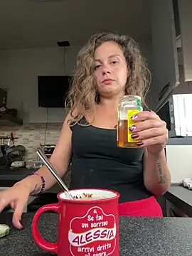 ItalianiMuli online show from October 3, 2025, 6:27 pm