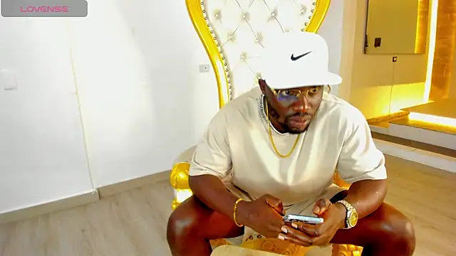 Latrellx7 online show from February 18, 2025, 11:44 am