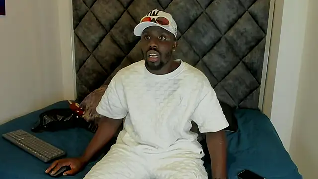 Latrellx7 online show from October 3, 2025, 4:09 am