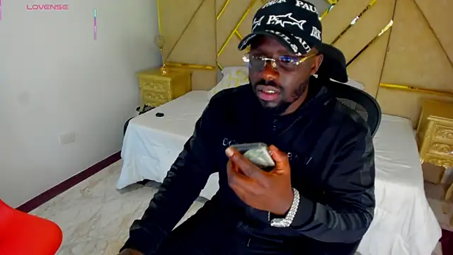 Latrellx7 online show from October 31, 2025, 11:50 pm