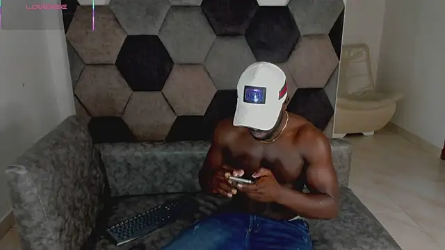 Snapshot of Latrellx7 chatting on June 8, 2026, 3:29 am Latrellx7 online show from June 8, 2026, 3:29 am